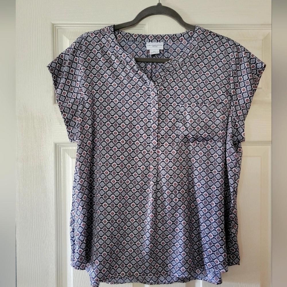 Liz Claiborne Split Crew Neck Short Sleeve Satin Blouse, size PXL